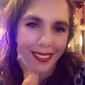 Meet your Posher, Claudia